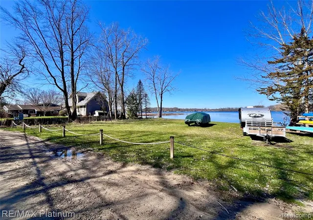 Homes for sale in Pinckney, MI | 11280 Patterson Lake Dr Dr, Pinckney, MI 48169 9746 | MLS# 60984907