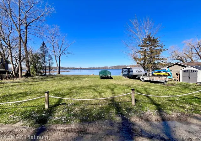 Homes for sale in Pinckney, MI | 11280 Patterson Lake Dr Dr, Pinckney, MI 48169 9746 | MLS# 60984907