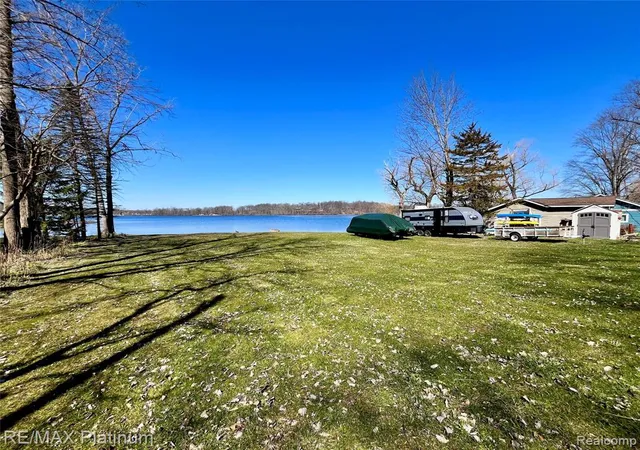 Homes for sale in Pinckney, MI | 11280 Patterson Lake Dr Dr, Pinckney, MI 48169 9746 | MLS# 60984907