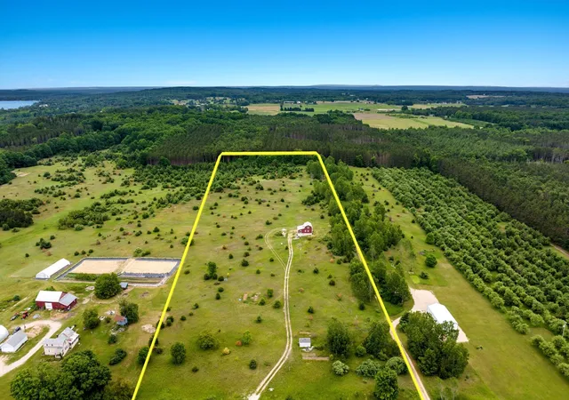 3rd image of 11369 Milarch Rd, Bear Lake, MI 49614 | MLS# 80070671