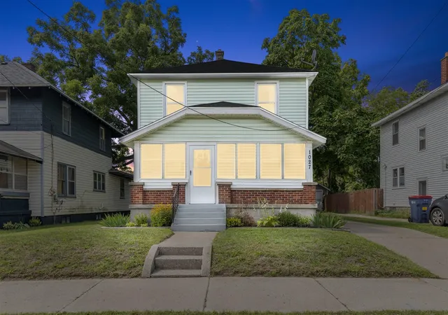 Photo 2 of Sale Pending at 1027 Dallas Ave, Grand Rapids, MI 49507 | MLS# 70554773 | Listing updated on 2026-09-01