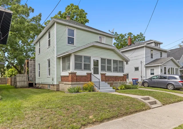 Photo 3 of Sale Pending at 1027 Dallas Ave, Grand Rapids, MI 49507 | MLS# 70554773 | Listing updated on 2026-09-01