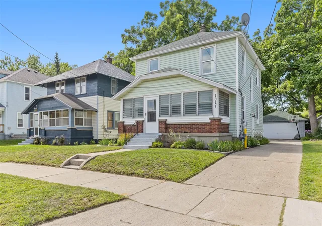 Photo 3 of Sale Pending at 1027 Dallas Ave, Grand Rapids, MI 49507 | MLS# 70554773 | Listing updated on 2026-09-01