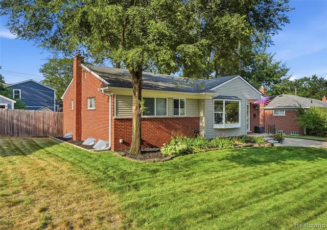 Photo 3 of Sale Pending at 8420 Northfield Blvd, Oak Park, MI 48237 1807 | MLS# 61025236 | Listing updated on 2026-09-02