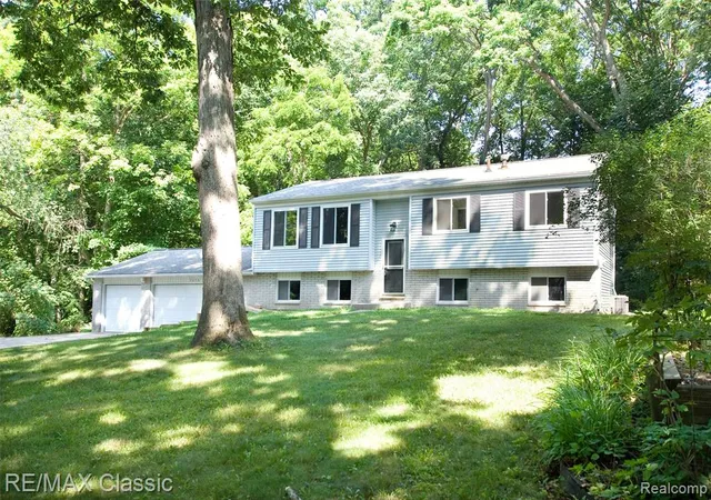 Photo 2 of Sale Pending at 2656 Kathleen Dr, Brighton, MI 48114 4920 | MLS# 61012451 | Listing updated on 2026-09-06