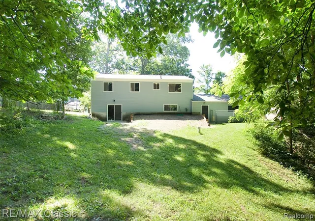 Photo 3 of Sale Pending at 2656 Kathleen Dr, Brighton, MI 48114 4920 | MLS# 61012451 | Listing updated on 2026-09-06