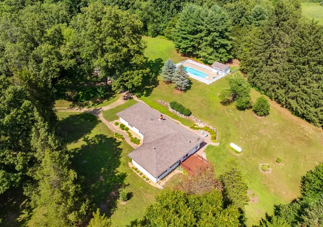 1st image of 22100 N Uldriks Dr, Battle Creek, MI 49017 | MLS# 70479922
