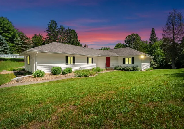 2nd image of 22100 N Uldriks Dr, Battle Creek, MI 49017 | MLS# 70479922