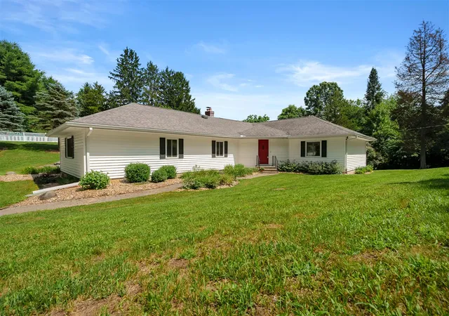 3rd image of 22100 N Uldriks Dr, Battle Creek, MI 49017 | MLS# 70479922