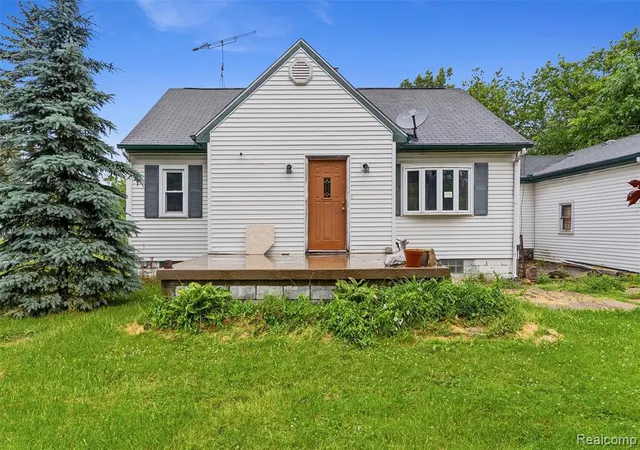 Homes for sale in Burton, MI | 5121 Lippincott Blvd, Burton, MI 48519 | MLS# 61002575