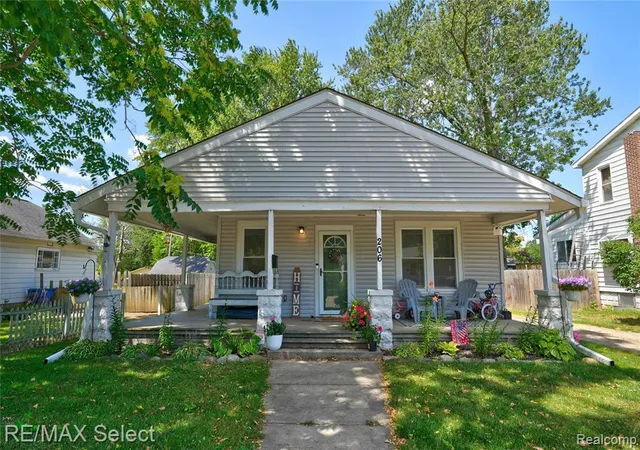 Photo 1 of Sale Pending at 206 S Shiawassee St, Corunna, MI 48817 | MLS# 61016231 | Listing updated on 2026-08-06
