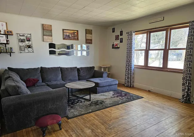 Photo 3 of Single family home for sale at 125 N Second St, Manistique, MI 49854 | MLS# 50220229 | Listing updated on 2026-08-29