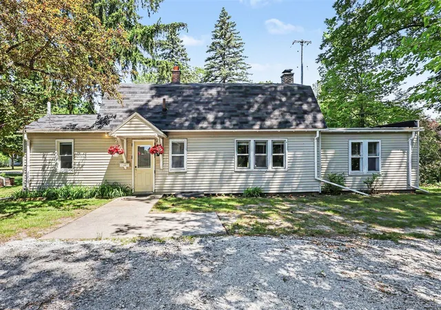 Homes for sale in Montague, MI | 4865 Dowling St, Montague, MI 49437 | MLS# 70536424