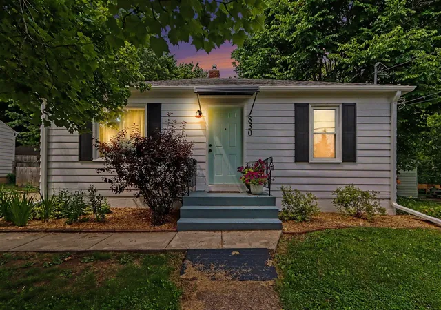 Photo 3 of Sale Pending at 830 Edison St, Kalamazoo, MI 49004 | MLS# 70542902 | Listing updated on 2026-08-31