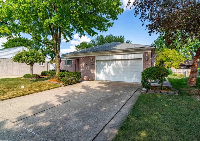 Photo 1 of Sale Pending at 27574 Los Olas Ct, Warren, MI 48093 | MLS# 50220249 | Listing updated on 2026-09-11