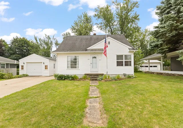 Photo 2 of Single family home for sale at 402 Seneca St, Tecumseh, MI 49286 | MLS# 70552995 | Listing updated on 2026-08-18