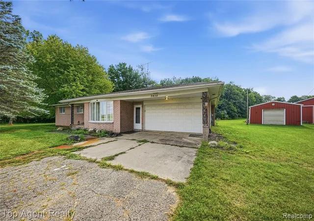 Photo 4 of Sale Pending at 2830 S Van Dyke Rd, Imlay City, MI 48444 9730 | MLS# 61025116 | Listing updated on 2026-09-18