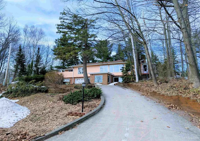 2nd image of 30 Lakeview Dr, Marquette, MI 49855 | MLS# 50205462