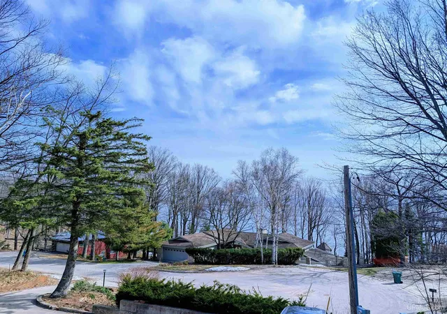 51st image of 30 Lakeview Dr, Marquette, MI 49855 | MLS# 50205462