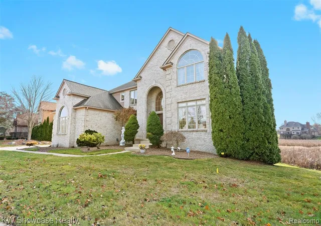 Photo 3 of Single family home for sale at 2955 Ivy Hl Dr, Commerce Township, MI 48382 | MLS# 61014668 | Listing updated on 2026-07-25
