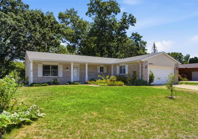 1st image of 1071 Meadowlark Dr, Waterford, MI 48327 2954 | MLS# 61022906