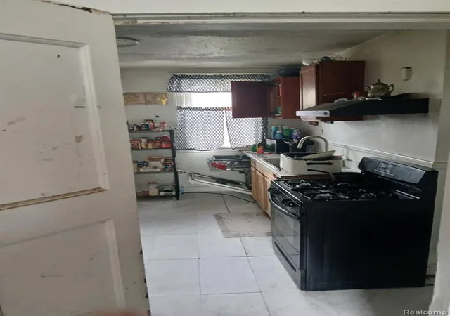 Listing Photo 2 - Condo for sale in building located at 2460 Canton St, Detroit, MI 48207 - Unit #