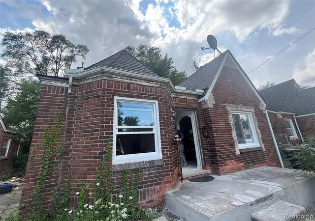 13th image of 9869 Yorkshire Rd, Detroit, MI 48224 1930 | MLS# 61023831