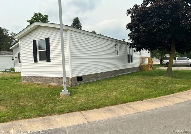 3rd image of 7130 Mapleview Cir, Brown City, MI 48416 | MLS# 60984725