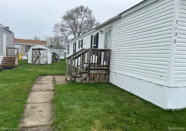 Homes for sale in Brown City, MI | 7130 Mapleview Cir, Brown City, MI 48416 | MLS# 60984725