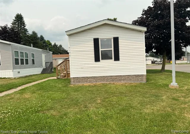 5th image of 7130 Mapleview Cir, Brown City, MI 48416 | MLS# 60984725