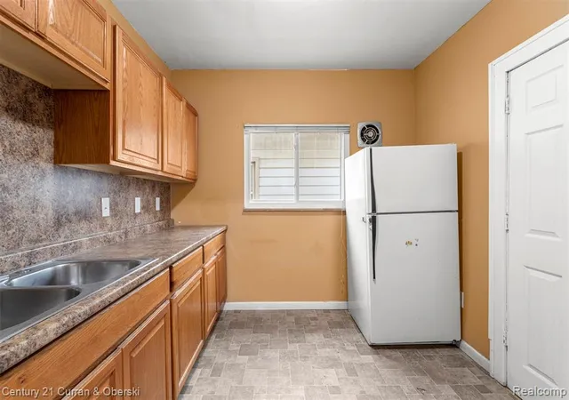 4th image of 6559 Barrie St, Dearborn, MI 48126 | MLS# 61002456