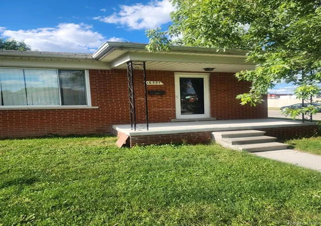Homes for sale in Eastpointe, MI | 18327 Holland Ave, Eastpointe, MI 48021 | MLS# 61002656