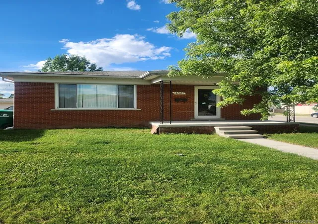 Homes for sale in Eastpointe, MI | 18327 Holland Ave, Eastpointe, MI 48021 | MLS# 61002656
