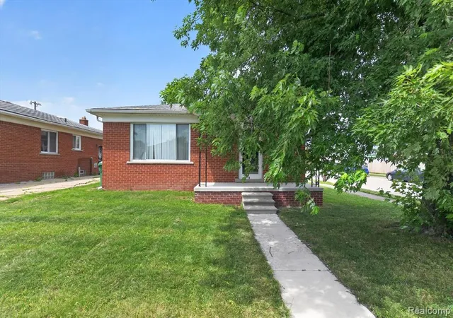 3rd image of 18327 Holland Ave, Eastpointe, MI 48021 | MLS# 61002656