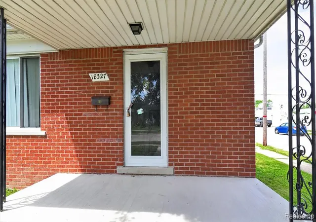 5th image of 18327 Holland Ave, Eastpointe, MI 48021 | MLS# 61002656