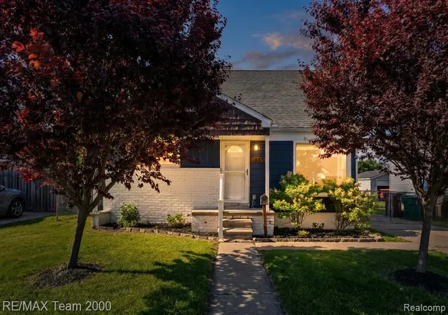 3rd image of 28952 Bridge St, Garden City, MI 48135 | MLS# 60999116