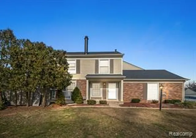 1st image of 1428 Crescent Ln, Rochester Hills, MI 48306 | MLS# 61007653