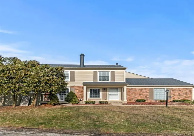 Homes for sale in Rochester Hills, MI | 1428 Crescent Ln, Rochester Hills, MI 48306 | MLS# 61007653