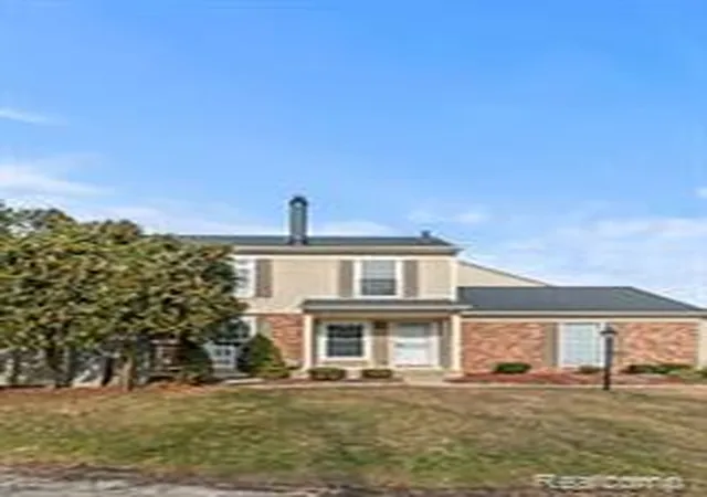 2nd image of 1428 Crescent Ln, Rochester Hills, MI 48306 | MLS# 61007653