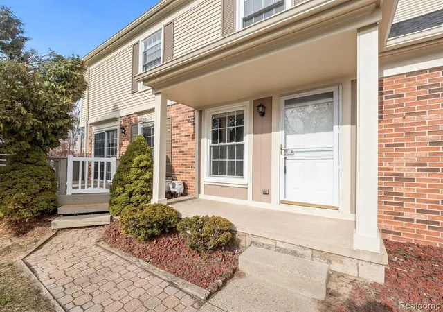 Homes for sale in Rochester Hills, MI | 1428 Crescent Ln, Rochester Hills, MI 48306 | MLS# 61007653