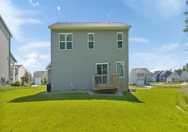 Photo 3 of Single family home for sale at 5871 Hemlock Dr, Wyoming, MI 49418 | MLS# 70549337 | Listing updated on 2026-08-26