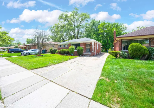 Homes for sale in Oak Park, MI | 21951 Parklawn St, Oak Park, MI 48237 | MLS# 50214474