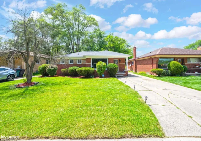 Homes for sale in Oak Park, MI | 21951 Parklawn St, Oak Park, MI 48237 | MLS# 50214474