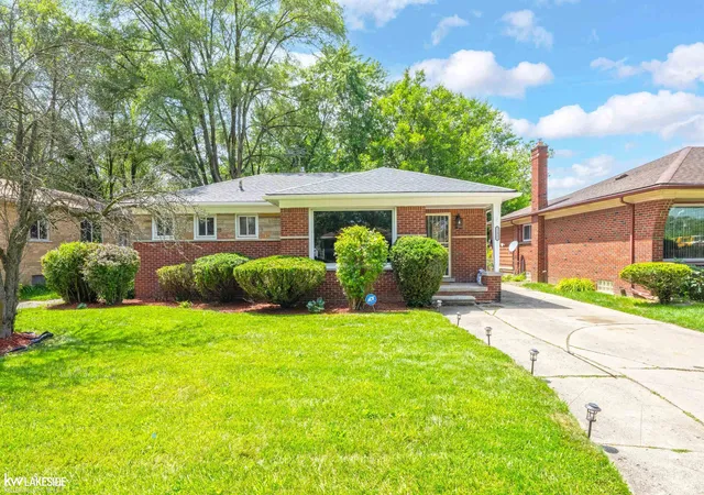 Homes for sale in Oak Park, MI | 21951 Parklawn St, Oak Park, MI 48237 | MLS# 50214474