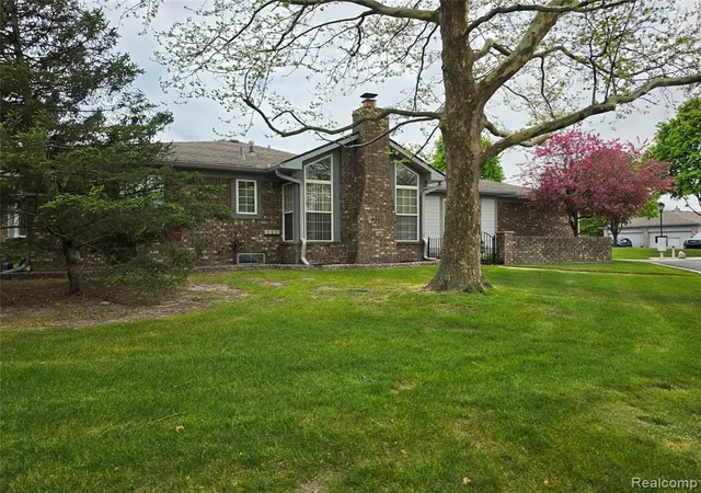 Listing Photo 3 - Condo for sale in building located at 48484 Savoy Ct, Shelby Township, MI 48315