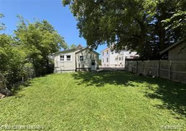 Homes for sale in Port Huron, MI | 1016 Gillett St, Port Huron, MI 48060 | MLS# 61008992