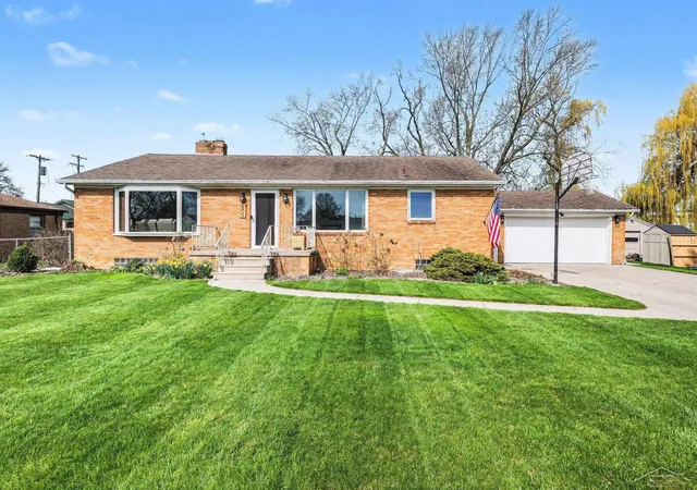 Homes for sale in Bay City, MI | 605 Webb Dr, Bay City, MI 48706 | MLS# 50214589