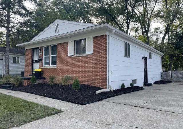Photo 3 of Sale Pending at 16599 Lenore Ave, Detroit, MI 48219 | MLS# 70539201 | Listing updated on 2026-06-18