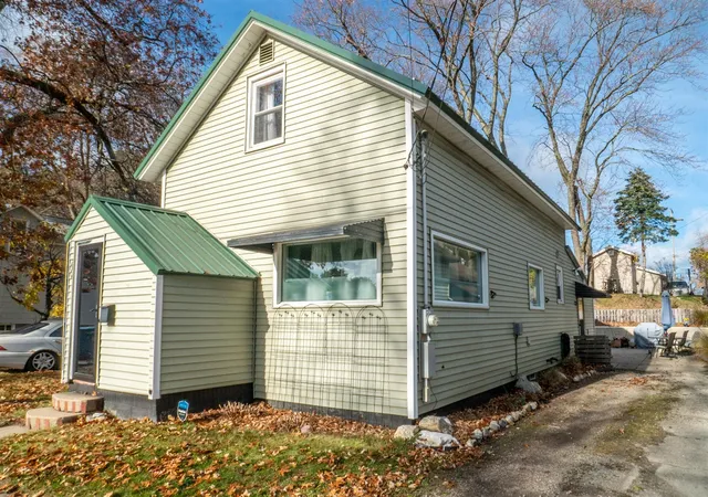 Homes for sale in Manistee, MI | 274 6th Ave, Manistee, MI 49660 | MLS# 70506745