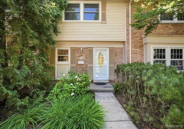 1st image of 1794 Brentwood Dr, Troy, MI 48098 | MLS# 61009279
